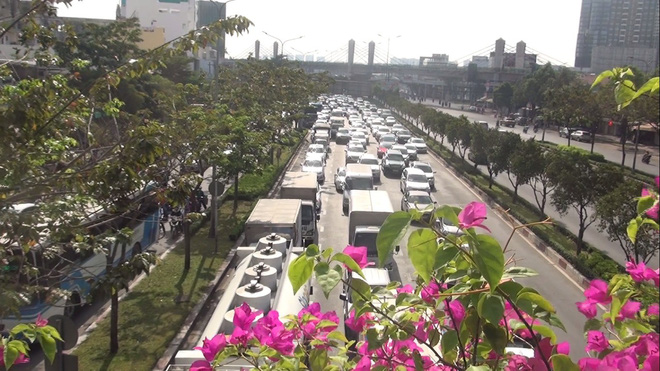 Di chuyển đoạn đường 1km mất hơn 30 phút ở Sài Gòn