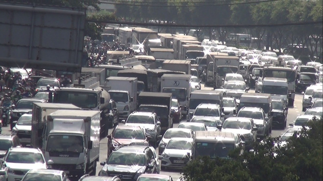 Di chuyển đoạn đường 1km mất hơn 30 phút ở Sài Gòn