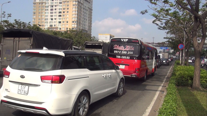 Di chuyển đoạn đường 1km mất hơn 30 phút ở Sài Gòn