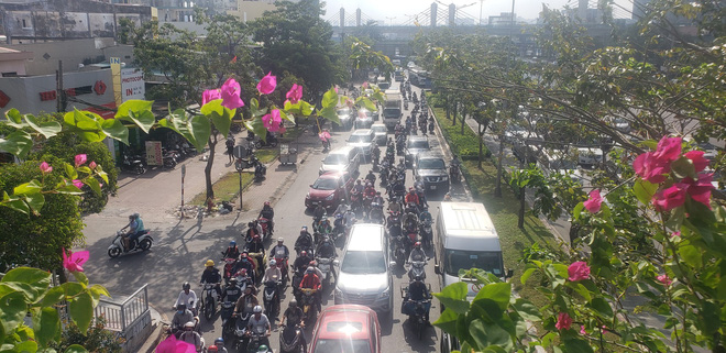 Di chuyển đoạn đường 1km mất hơn 30 phút ở Sài Gòn