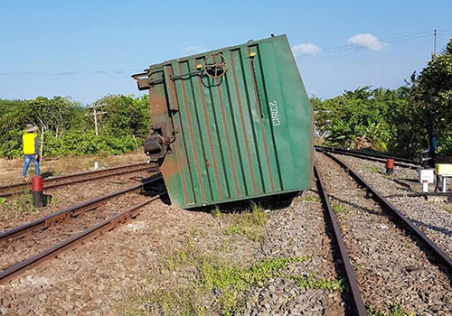 Thêm tàu hàng trật bánh ở Bình Thuận