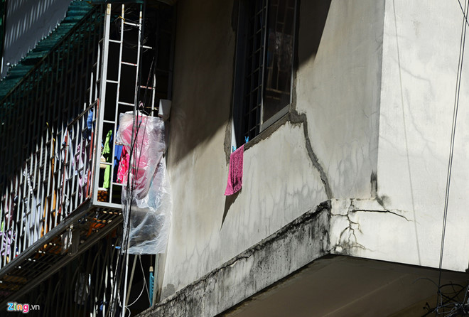 Dân đồng ý đập bỏ chung cư nghiêng gần nửa mét ở Sài Gòn