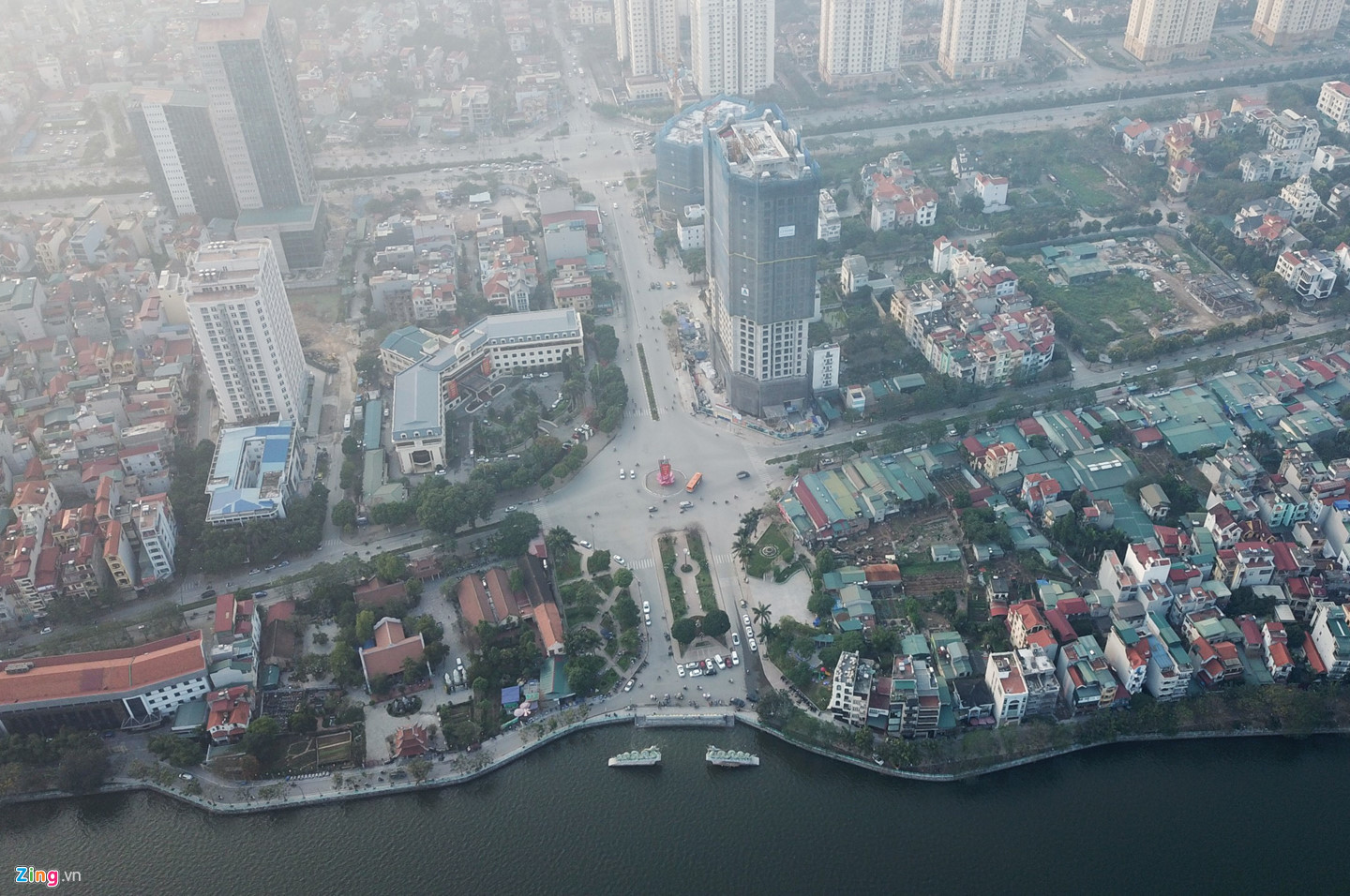 Đường mở đến đâu, chung cư cao tầng mọc đến đó ở tây Hồ Tây