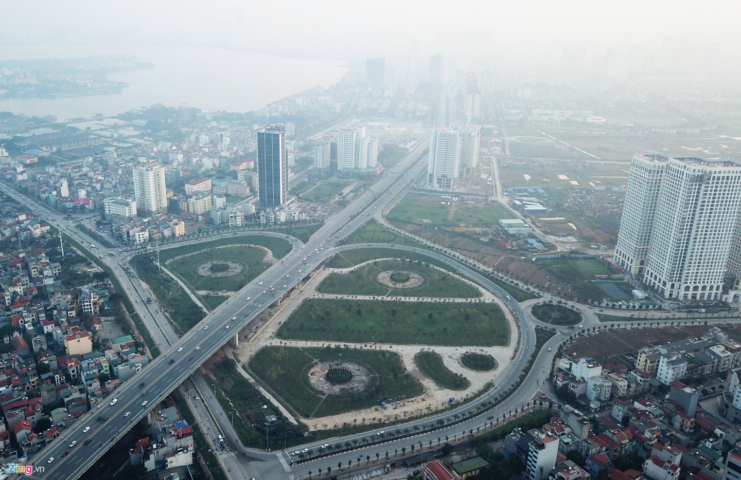 Đường mở đến đâu, chung cư cao tầng mọc đến đó ở tây Hồ Tây