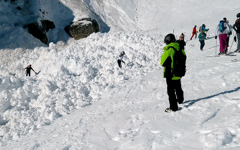 Trên 10 người bị ‘chôn vùi’ trong trận tuyết lở tại khu nghỉ dưỡng Thụy Sỹ