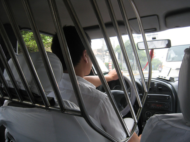Người thiết kế vách ngăn bảo vệ cho tài xế taxi ở Hà Nội: Mình quan tâm nhất là tính mạng của họ, vì mình cũng từng là tài xế!
