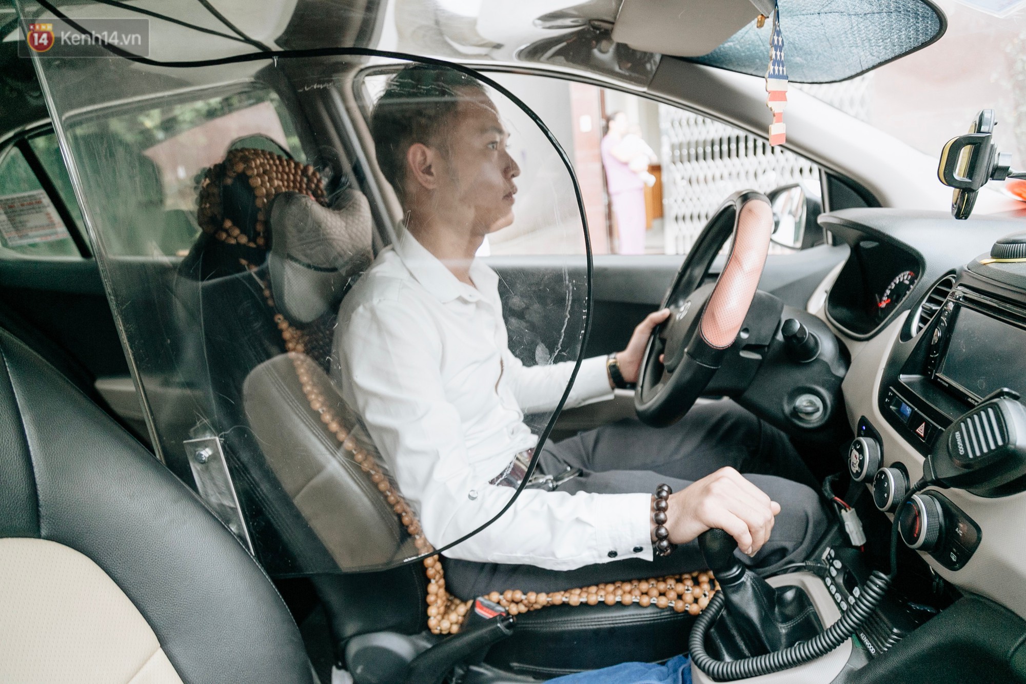Người thiết kế vách ngăn bảo vệ cho tài xế taxi ở Hà Nội: Mình quan tâm nhất là tính mạng của họ, vì mình cũng từng là tài xế!