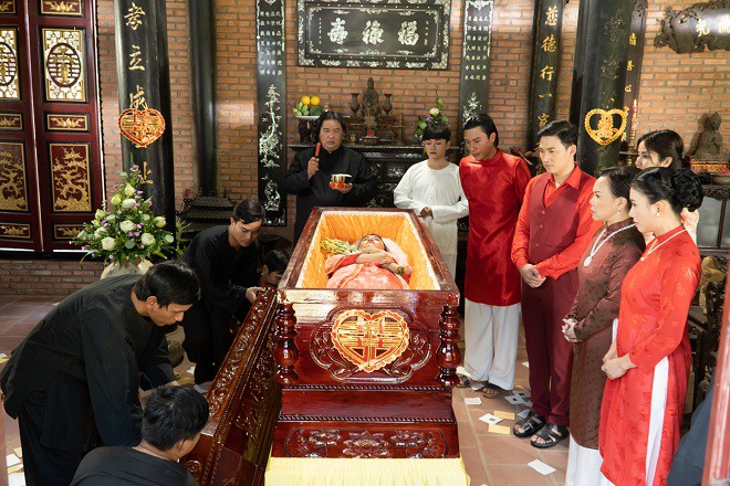 Hoàng Mập khiêng quan tài thật vào nhà riêng đóng phim và câu chuyện rùng rợn đã xảy ra