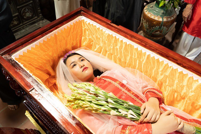 Hoàng Mập khiêng quan tài thật vào nhà riêng đóng phim và câu chuyện rùng rợn đã xảy ra