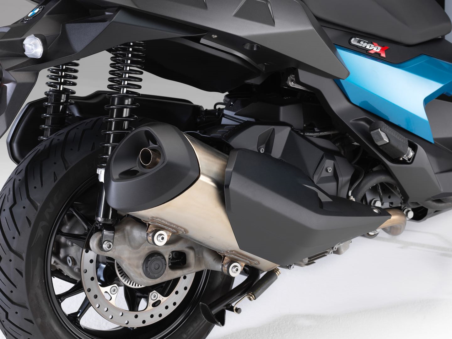 Tay ga BMW C 400 X sắp về Việt Nam, cạnh tranh Honda SH 300i - 3 Tay ga BMW C 400 X sắp về Việt Nam, cạnh tranh Honda SH 300i - 3