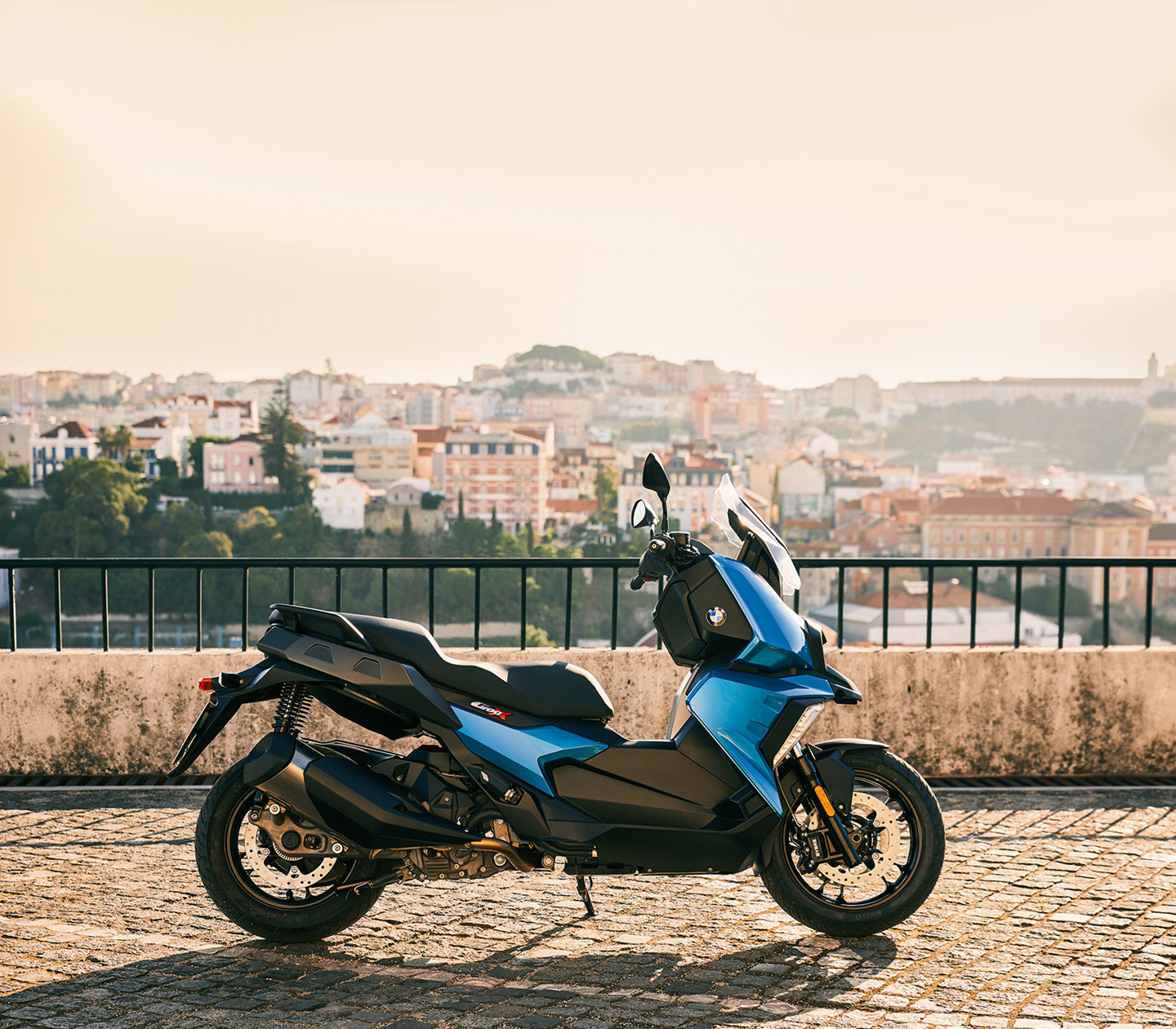 Tay ga BMW C 400 X sắp về Việt Nam, cạnh tranh Honda SH 300i - 8 Tay ga BMW C 400 X sắp về Việt Nam, cạnh tranh Honda SH 300i - 8