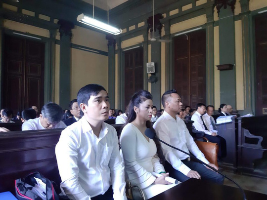 Tiếp tục xét xử vụ ly hôn của vợ chồng vua cà phê Trung Nguyên Tiếp tục xét xử vụ ly hôn của vợ chồng vua cà phê Trung Nguyên