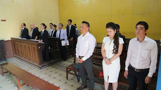 Tiếp tục xét xử vụ ly hôn của vợ chồng vua cà phê Trung Nguyên Tiếp tục xét xử vụ ly hôn của vợ chồng vua cà phê Trung Nguyên