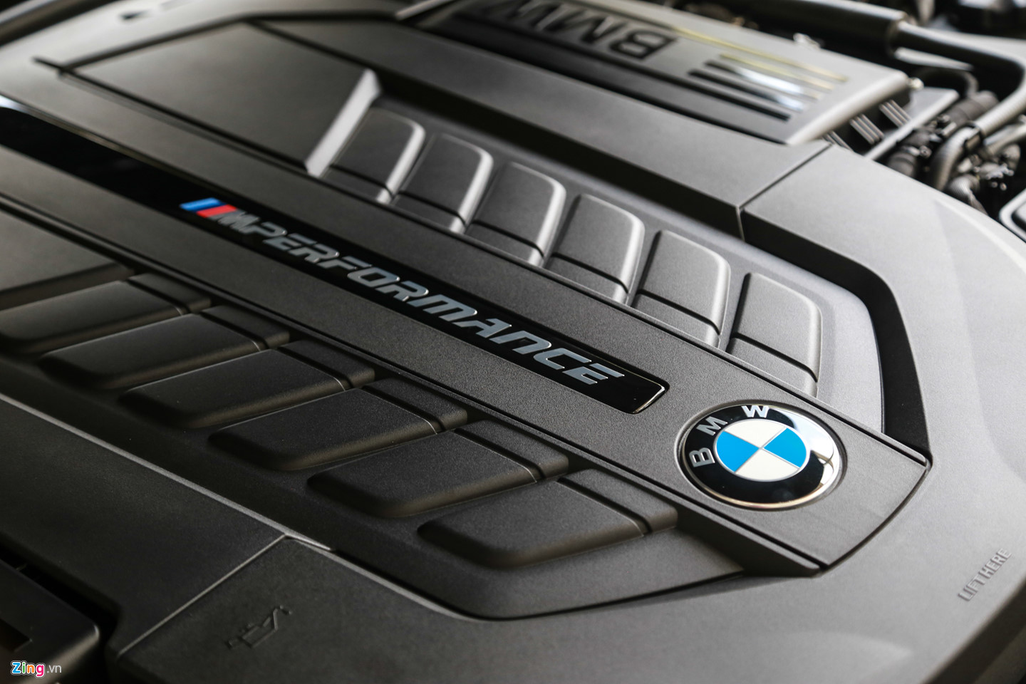 Chi tiết BMW M760Li XDrive mới xuất hiện tại VN, giá 13 tỷ đồng