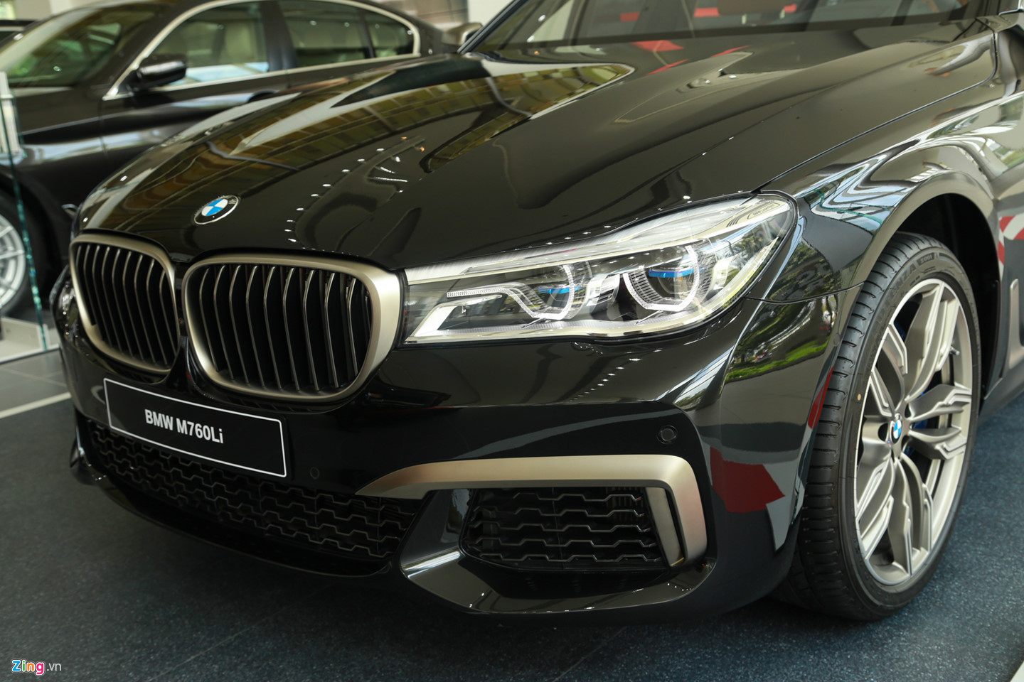 Chi tiết BMW M760Li XDrive mới xuất hiện tại VN, giá 13 tỷ đồng