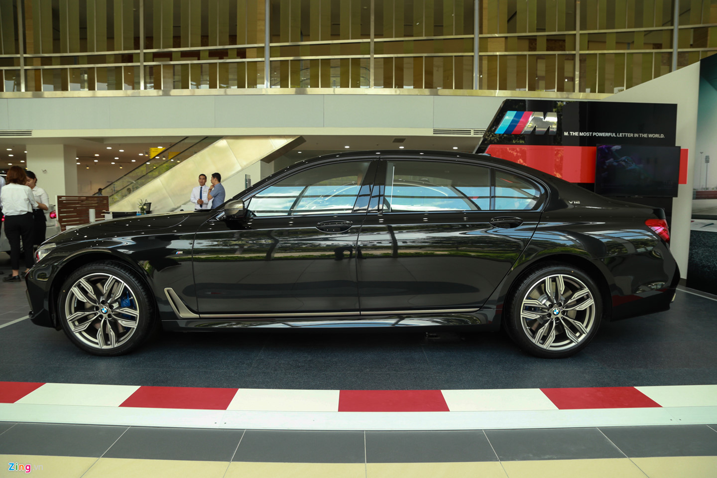 Chi tiết BMW M760Li XDrive mới xuất hiện tại VN, giá 13 tỷ đồng