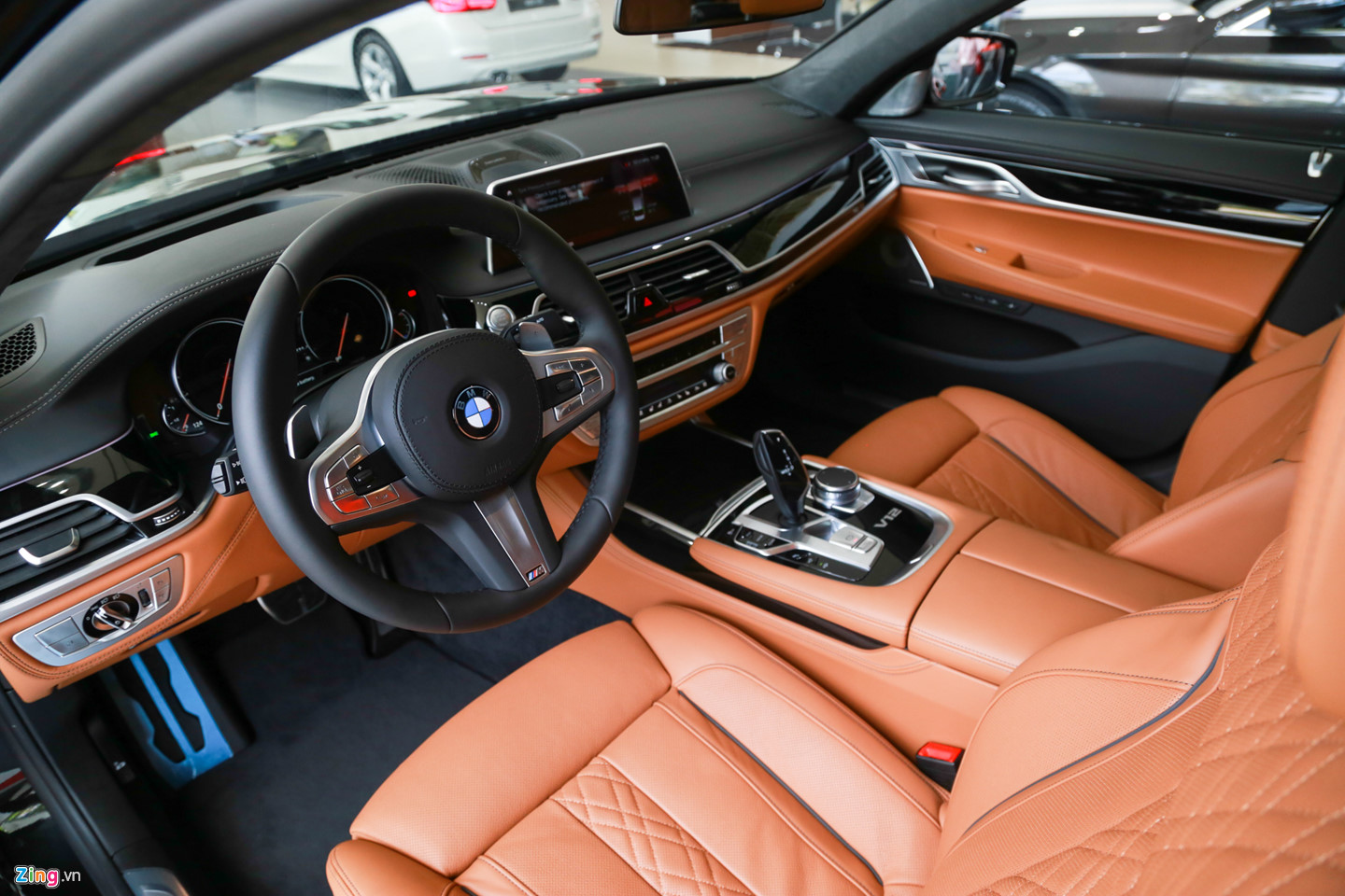 Chi tiết BMW M760Li XDrive mới xuất hiện tại VN, giá 13 tỷ đồng