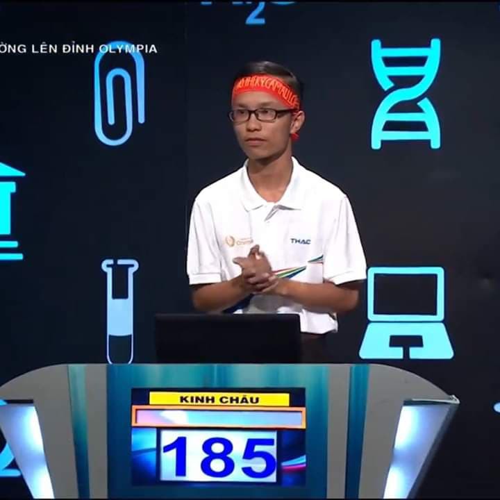 Nam sinh múa quạt gây sốt tại Đường lên đỉnh Olympia nói gì khi bị ném đá học nhiều quá nên không bình thường?