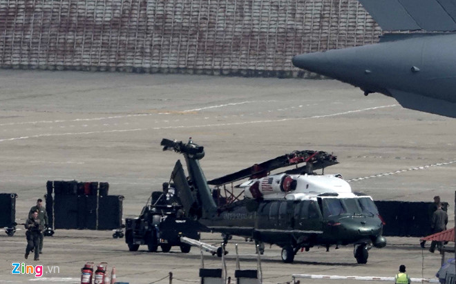 Marine One của TT Trump được C-17 đưa đến Hà Nội