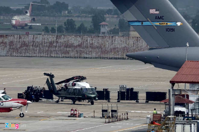 Marine One của TT Trump được C-17 đưa đến Hà Nội