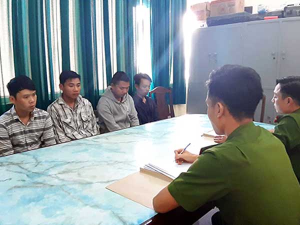 Công an phường bị nhóm thanh niên tấn công khi dẹp loa hát hò