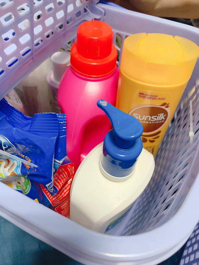 Dân mạng bùng nổ tranh cãi khi nữ sinh khóa hết đồ đạc trị bạn cùng phòng chuyên dùng ké