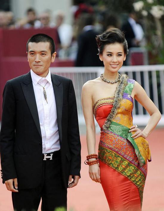 Những màn nói dối kinh điển của sao Cbiz: Tiến sĩ rởm bị vạch trần, kẻ cúi đầu xin lỗi vì bí mật lấy vợ sinh con