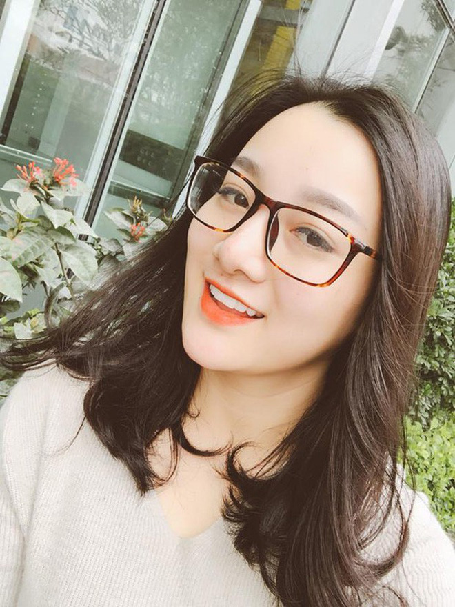 Nhuộm tóc về quê bị nhận xét chơi bời, vợ Hữu Công đáp trả: Chơi bời thì đúng là không ai chơi lại em đâu