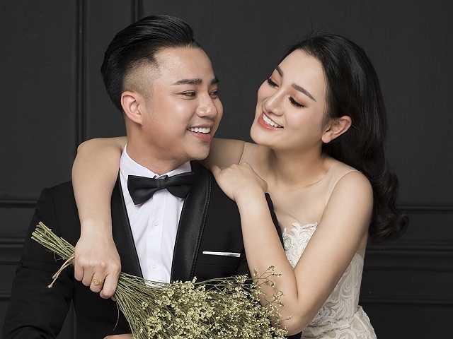 Nhuộm tóc về quê bị nhận xét chơi bời, vợ Hữu Công đáp trả: Chơi bời thì đúng là không ai chơi lại em đâu