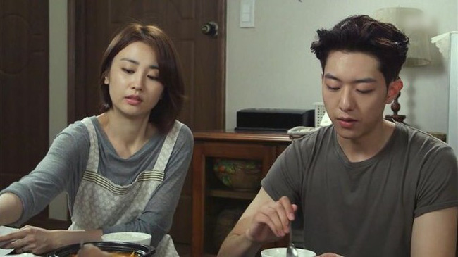 Lương tháng 20 triệu mà chồng vẫn tiếc rẻ khi mua chiếc nôi 500k cho con, vợ trẻ nói một câu khiến anh im bặt