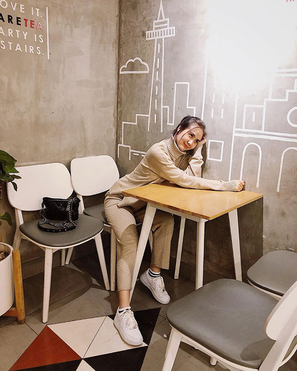 Không phải Huyền Baby hay Tâm Tít, đây mới là 2 hot mom có màn lột xác về phong cách và sắc vóc ấn tượng nhất sau khi làm mẹ