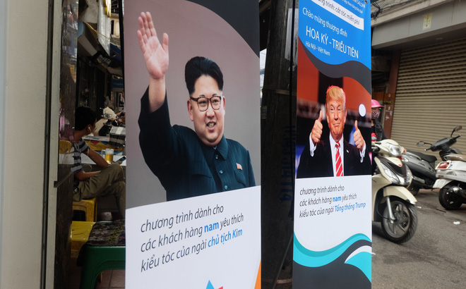 Người Hà Nội xếp hàng để cắt kiểu tóc của ông Donald Trump và ông Kim Jong Un