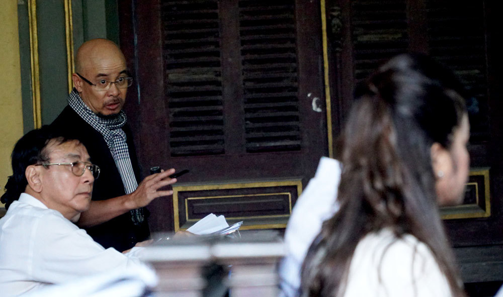 Vợ chồng ông chủ Trung Nguyên tố nhau nảy lửa tại phiên tòa ly hôn