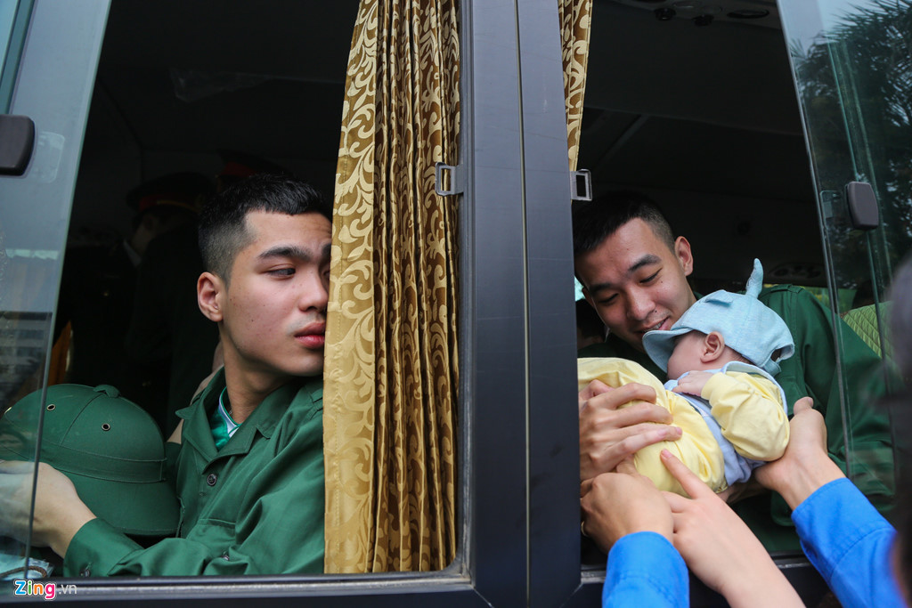 Những cung bậc cảm xúc ngày tân binh thủ đô lên đường nhập ngũ