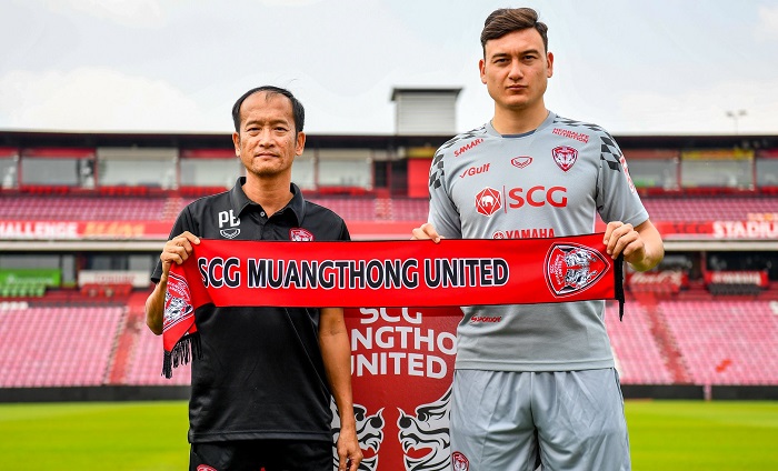 HLV Muangthong United nói gì về sai lầm sơ đẳng của Văn Lâm?