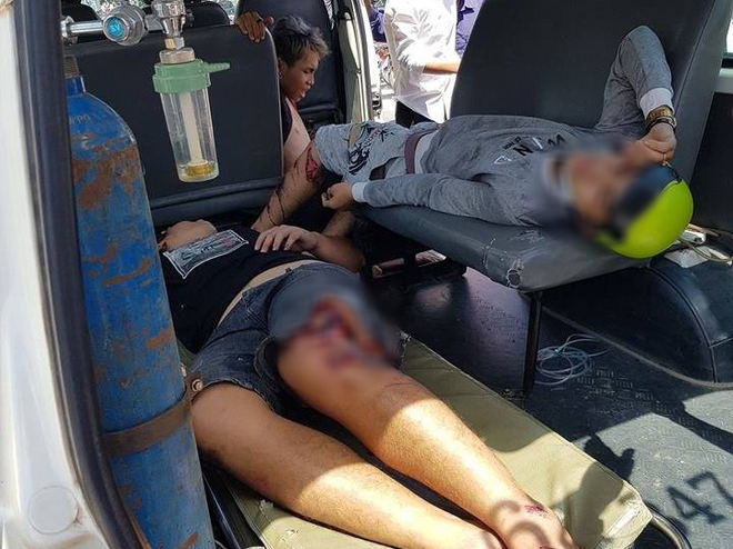 Long An: Xe tải tông và kéo lê nhiều xe máy vào gầm, 6 người thương vong