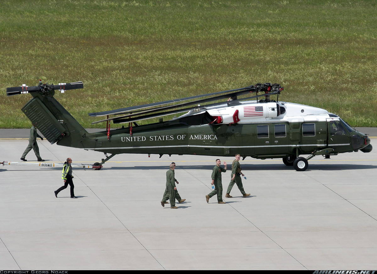 Marine One - siêu trực thăng chống tên lửa của TT Trump tới VN