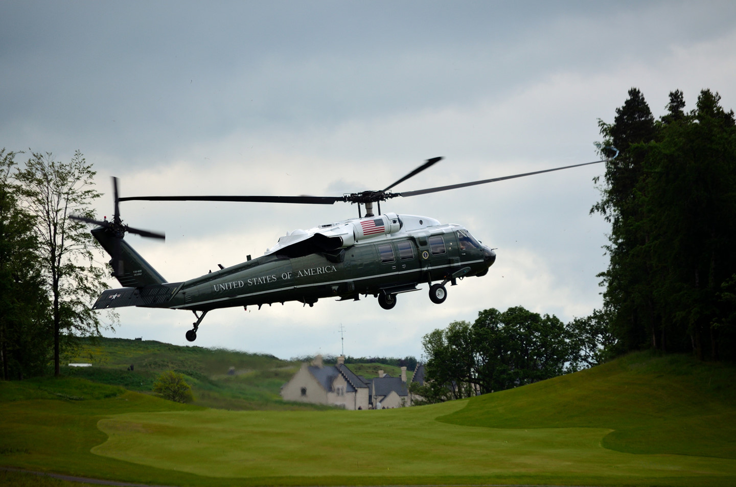 Marine One - siêu trực thăng chống tên lửa của TT Trump tới VN