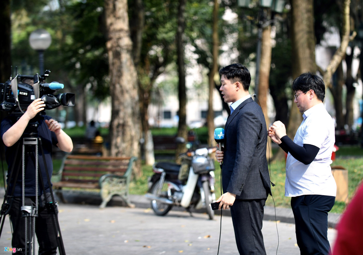 Những ngày dài săn hội nghị Mỹ-Triều và đám cưới bất đắc dĩ vào hình