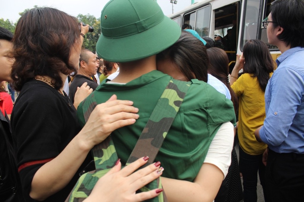 Ảnh: Những giọt nước mắt xúc động trong ngày hội bàn giao nhận quân tại Nghệ An