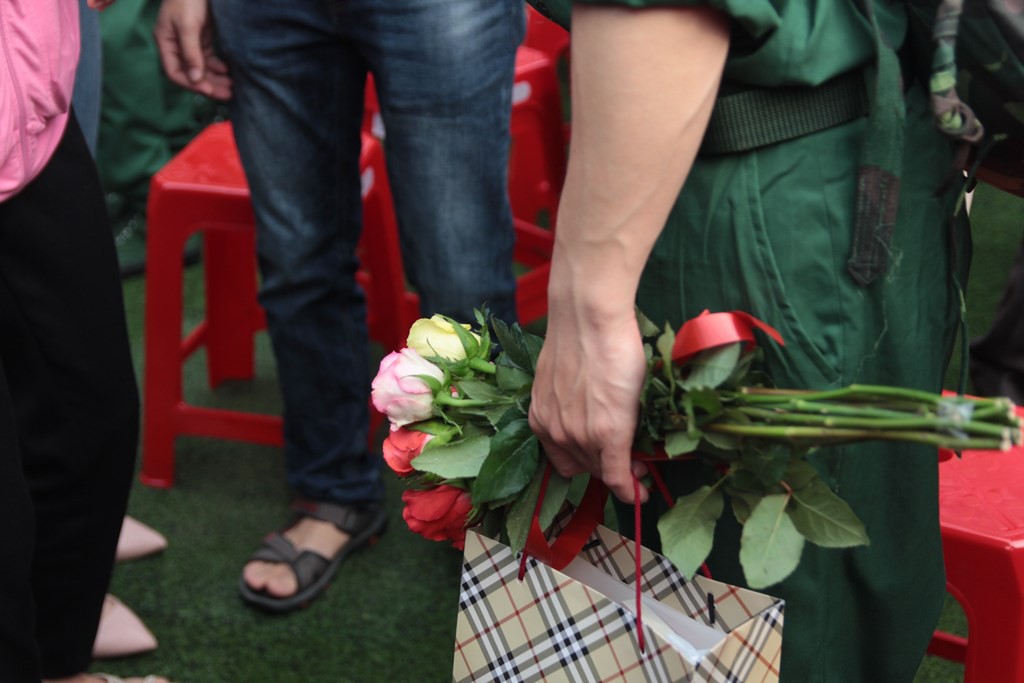 Ảnh: Những giọt nước mắt xúc động trong ngày hội bàn giao nhận quân tại Nghệ An