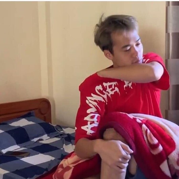 Xót xa hình ảnh Văn Toàn phòng không gối chiếc khi xa Công Phượng