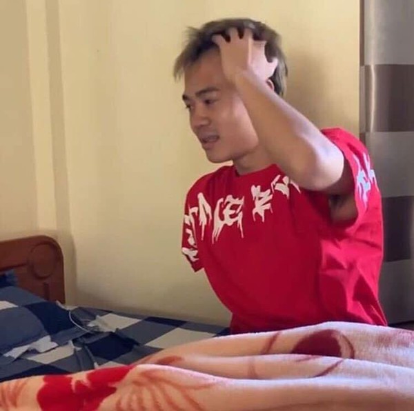 Xót xa hình ảnh Văn Toàn phòng không gối chiếc khi xa Công Phượng