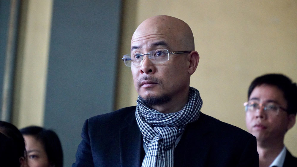 Những khoảnh khắc tranh tụng của vợ chồng ông chủ Trung Nguyên