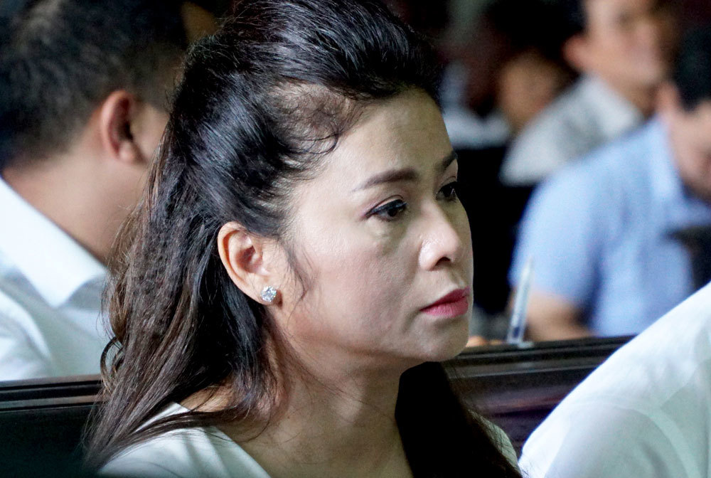 Những khoảnh khắc tranh tụng của vợ chồng ông chủ Trung Nguyên