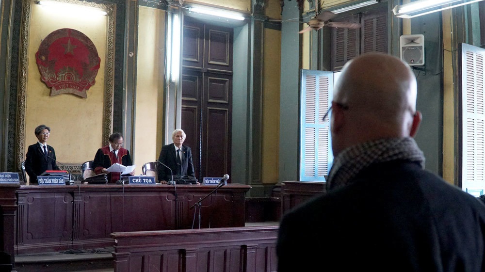 Những khoảnh khắc tranh tụng của vợ chồng ông chủ Trung Nguyên