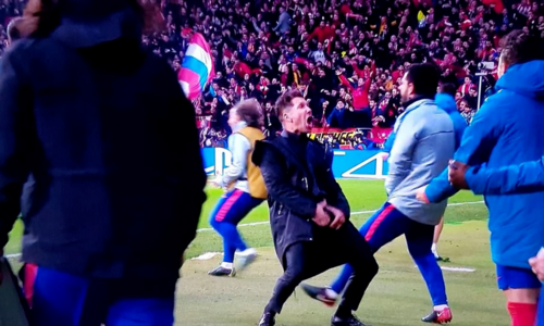 Simeone giải thích pha chia vui phản cảm