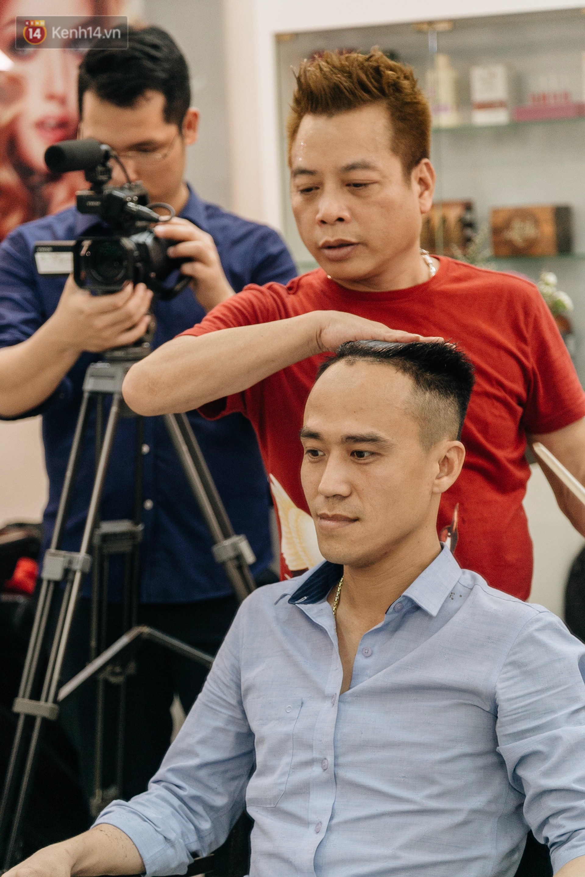 Người Hà Nội rủ nhau đi cắt miễn phí kiểu tóc giống Tổng thống Donald Trump và nhà lãnh đạo Kim Jong-un