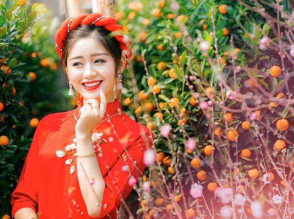 Cô giáo Lịch Sử bị học sinh chụp lén, đăng ảnh lên mạng vì xinh đẹp