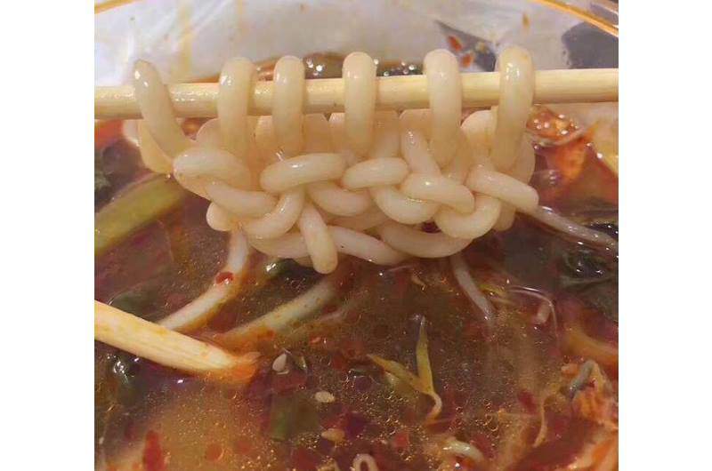 Dồn tình cảm đan chiếc khăn tặng bạn trai, cô gái trẻ bị phong danh hiệu nữ hoàng rảnh rỗi chỉ vì lý do này...